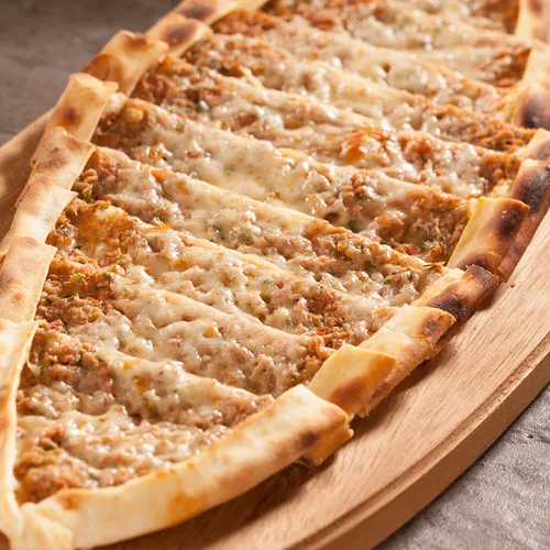 Kıymalı Kaşarlı Pide