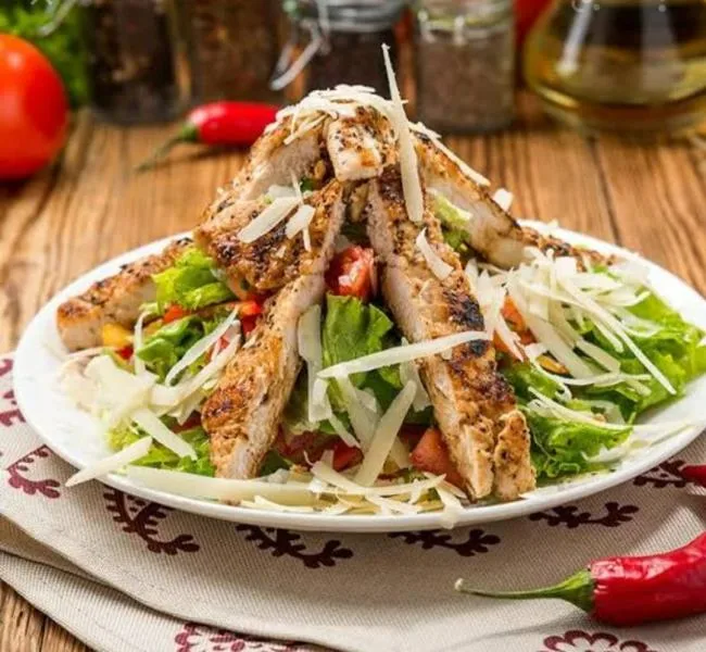 Tavuklu Sıcak Salata